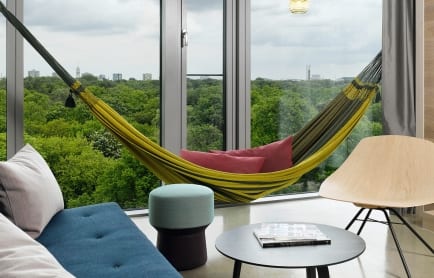 25hours_hotel_bikini_berlin-jungle-room-l_-ausblick_gross