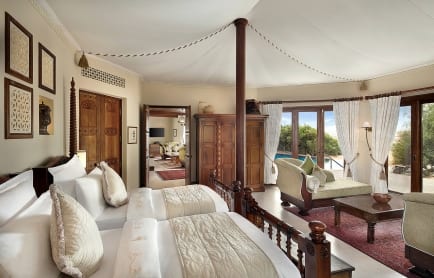 101718170-h1-dxbam-guest-room-5116-hor-clsc