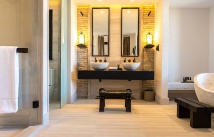 Suite bathroom