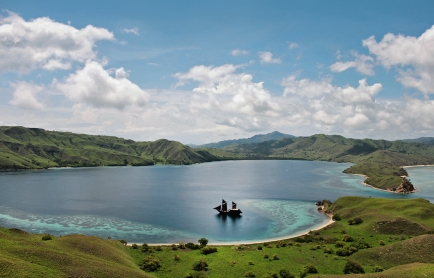 alila-purnama_destination_komodo-island