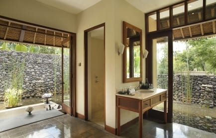 alila-ubud-accommodation-pool-villa-bathroom-01