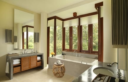 alila-ubud-accommodation-terrace-tree-villa-bathroom