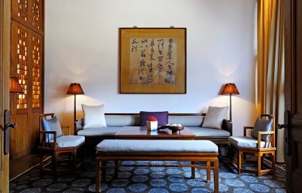 rs1352_aman-at-summer-palace-imperial-suite-living-area