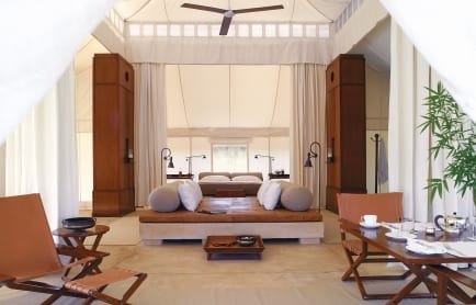 rs373_aman-i-khas-tent-entrance