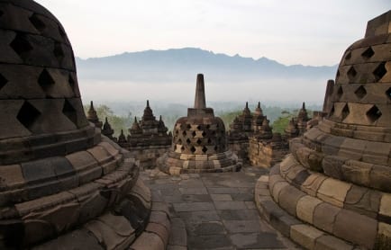 amanjiwo-indonesia-borobudur-stupas_high-res_13574