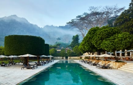 amanjiwo-indonesia-main-swimming-pool_high-res_11222