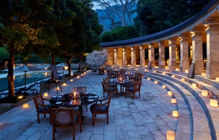 amanjiwo-indonesia-pool-club-bistro-dinner_high-res_11224