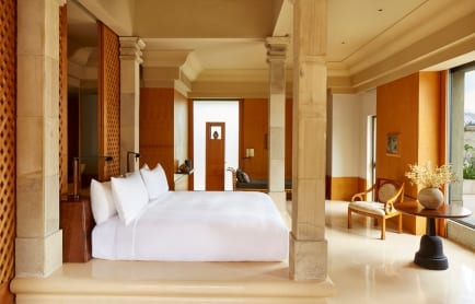 amanjiwo-indonesia-suite-bedroom_high-res_11239