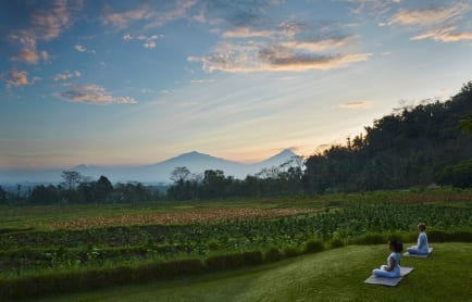 amanjiwo-indonesia-yoga_high-res_11252