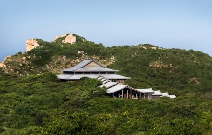amanoi-vietnam-central-pavilion-with-goga-peak-behind_original_15037
