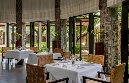 amansara-cambodia-dining-room_original_10054