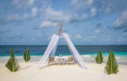 anantara_kihavah_maldives-villas_restaurant_dining_by_design_beach_lunch