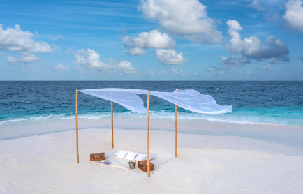 anantara_kihavah_maldives-villas_restaurant_dining_by_design_castaway_picnic