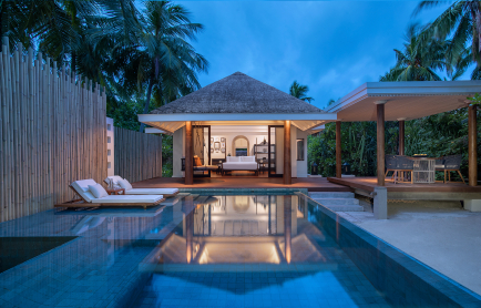 anantara_kihavah_maldives_villas_guest_room_one_bedroom_beach_pool_villa_exterior_twilight