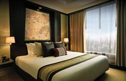 25559168-h1-deluxe-view-suite-bedroom