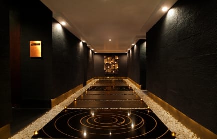 25559294-h1-corridor