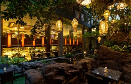 83093520-h1-romsai_restaurant_3