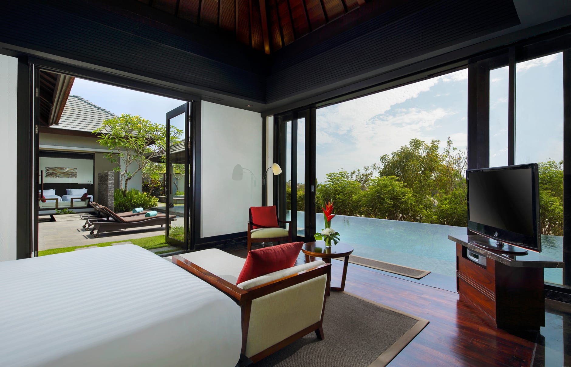 Umana Bali, LXR Hotels & Resorts, Bali, Indonesia. Hotel Review by TravelPlusStyle. Photo © Hilton 70604584-h1-santuary_garden