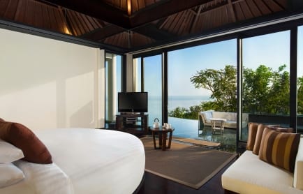 70604541-h1-pres_suite_master_bedroom