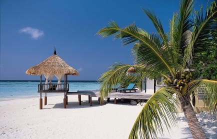 25557250-h1-btmv_guestroom_deluxebeachfrontvilla_exteriorview_sala