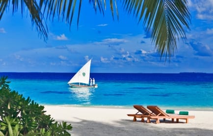 42966222-h1-11__banyan_tree_vabbinfaru_beach_chairs_0220