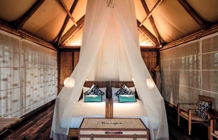 beach-suite-bed-night-102017-1