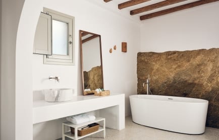 117622878-h1-hilltop_superior_sea_view_jacuzzi_suite_4