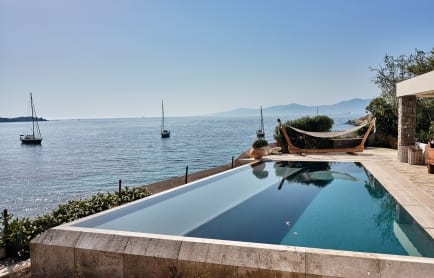 117635311-h1-waterfront_villa_8