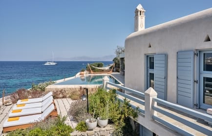 117635373-h1-waterfront_villa_15