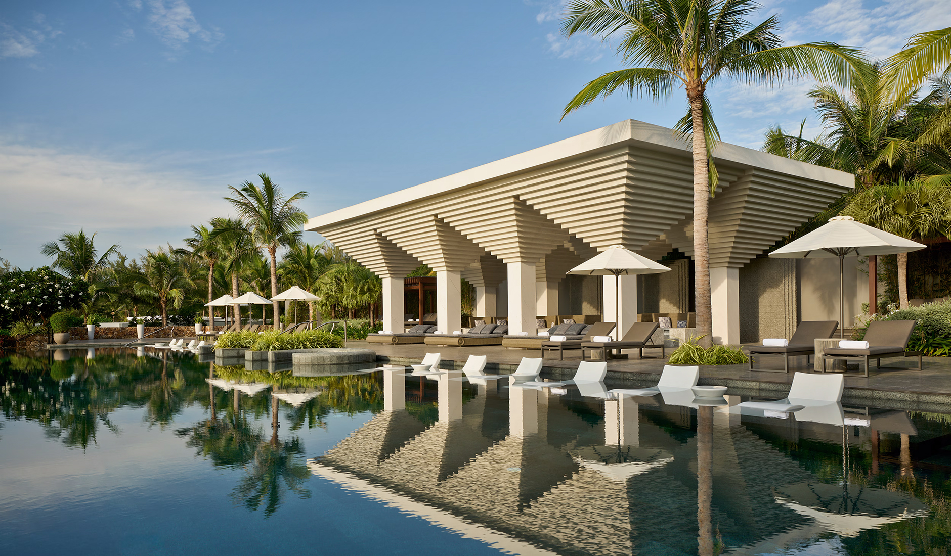 JW Marriott Cam Ranh Bay Resort & Spa, Vietnam jw-cxrjw-ocean-bar-21423