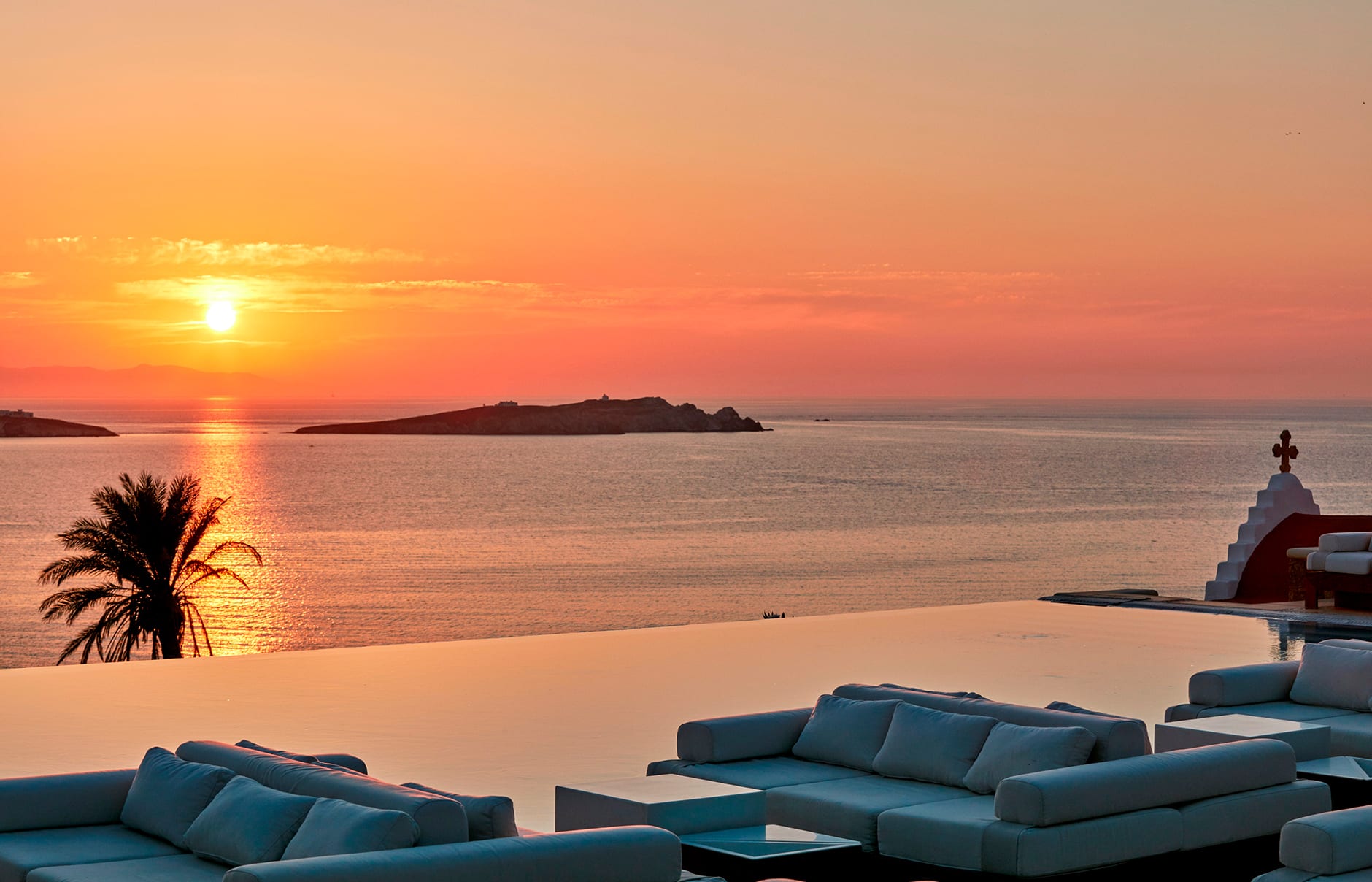 Bill & Coo Mykonos, Greece. Hotel Review by TravelPlusStyle. Photo © Bill & Coo Mykonos