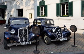 Citroen Traction, Sofitel Legend Metropole, Hanoi © Travel+Style