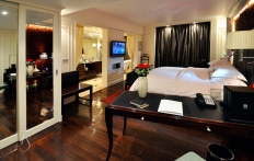 Grand Premium Room, Club Floor of the Opera Wing. © Travel+Style