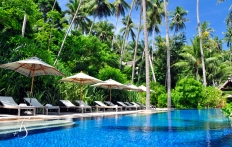 Infinity Pool, Four Seasons Resort Koh Samui. © Travel+Style