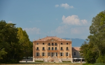 Château de Fonscolombe, Provence, France. Luxury Hotel Review by TravelPlusStyle. Photo © Château de Fonscolombe