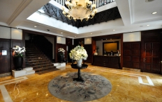 Metropole Wing Lobby. © Travel+Style