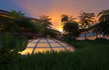 28068758-h1-capella-singapore_courtyard-at-dusk-hires