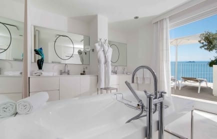 junior-suite-bathroom-