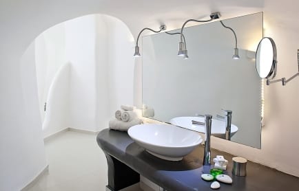 Chromata Up Style Hotel, Santorini. © Katikies