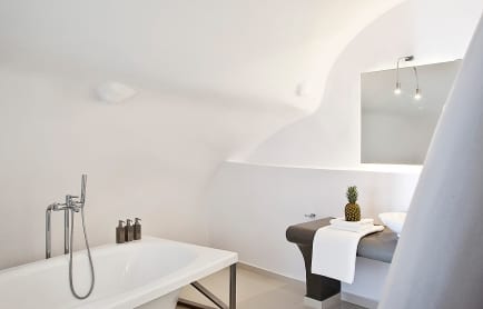 Chromata Up Style Hotel, Santorini. © Katikies