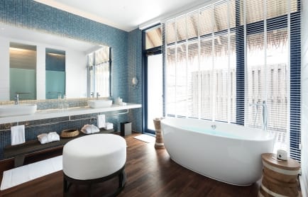 como_water_villa_bathroom_1