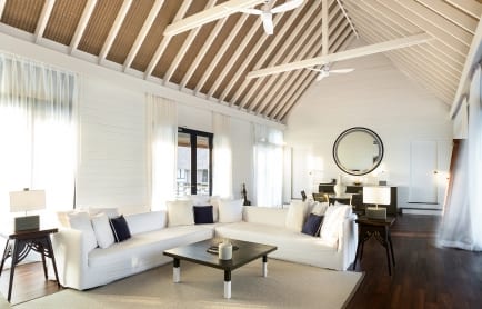 como_water_villa_living_room_looking_in