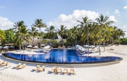 cnrd_muraka_rangali_finolhu_island_main_pool_hr