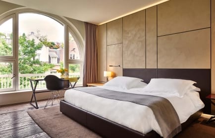 100072042-h1-conservatorium_suite_with_balcony_3