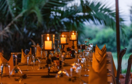 Dining-at-Cottar-s-Camp_2