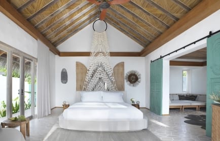 deluxe-beach-sunrise-villa-bedroom_0