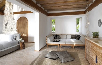 deluxe-beach-sunrise-villa-living-area_0