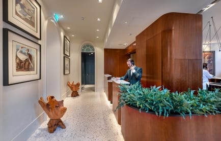 114244934-h1-lobby-portaria