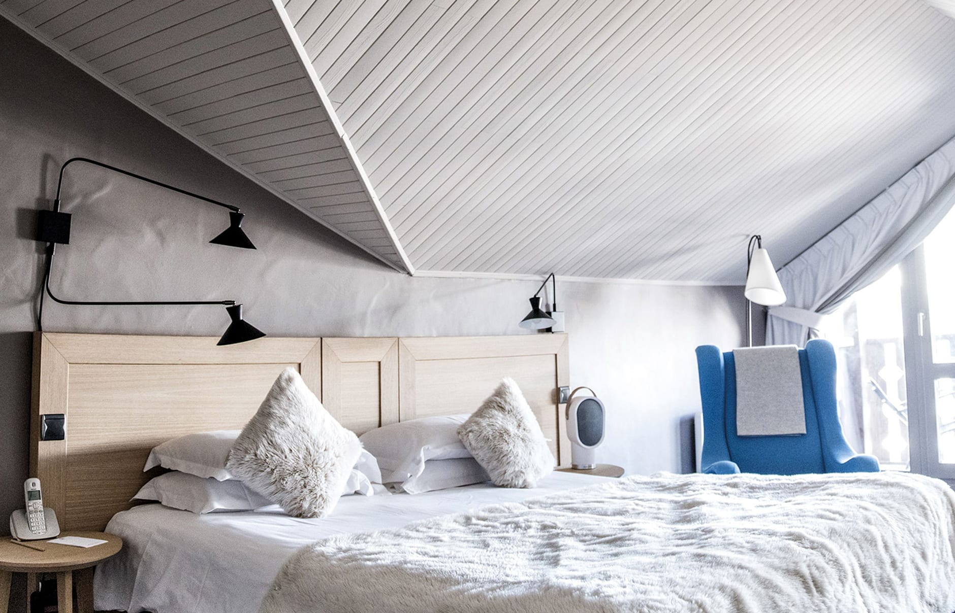 Les 3 Vallées, Courchevel, a Beaumier Hotel, France. Hotel Review. Photo © Beaumier hotel-des-trois-vallees-privilege-room-v2-r-2