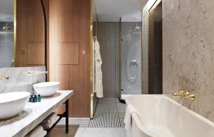 13_prestige_suite_bathroom_s